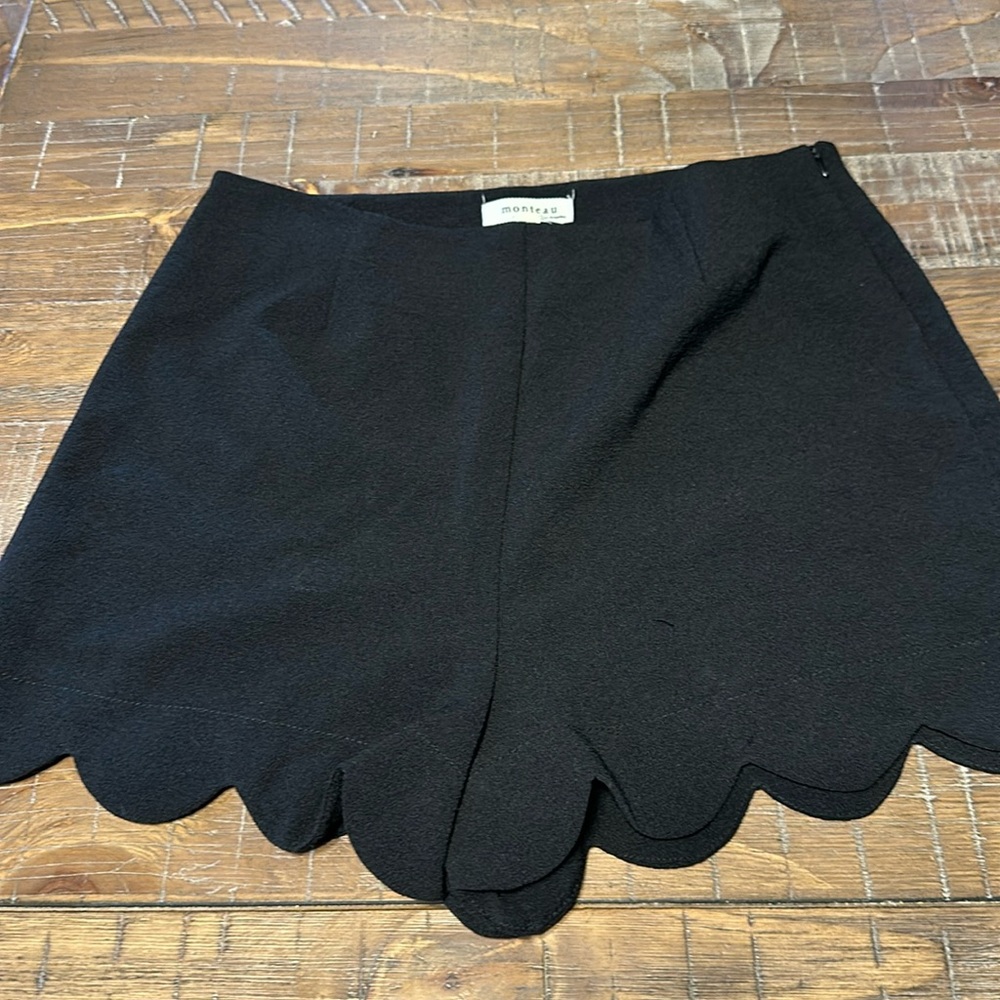 Monteau Black scalloped bottom shorts